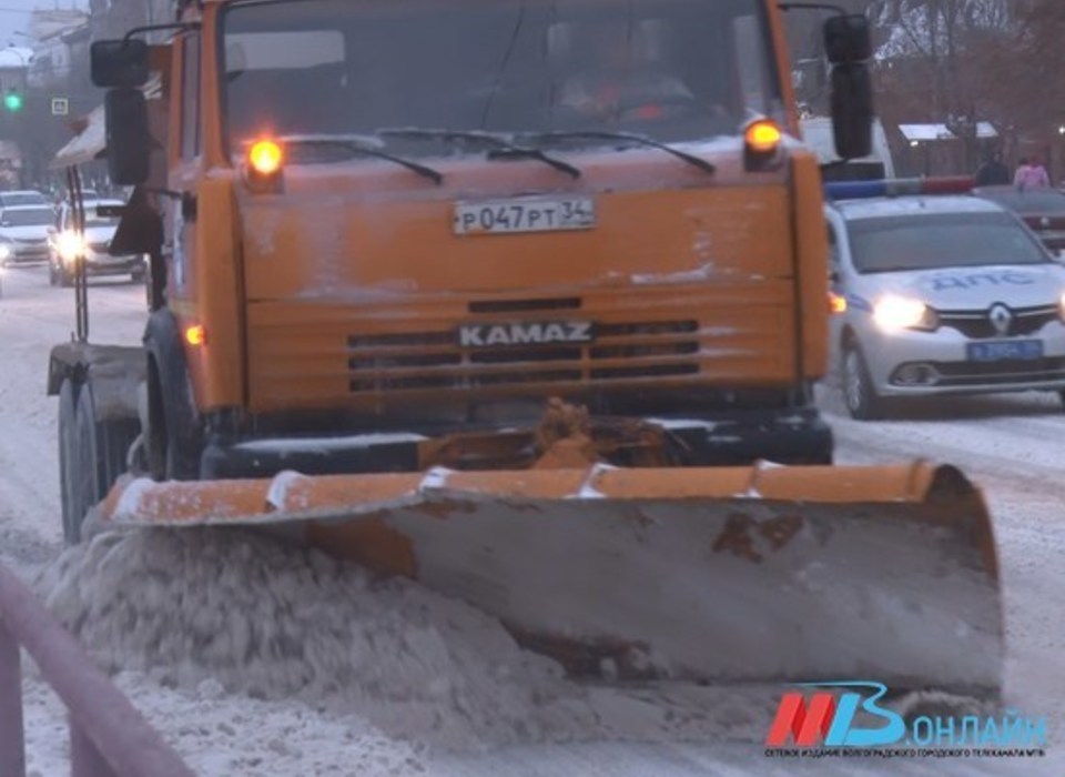 Безопасный проезд на трассах Волгоградской области обеспечивают 327 единиц спецтехники
